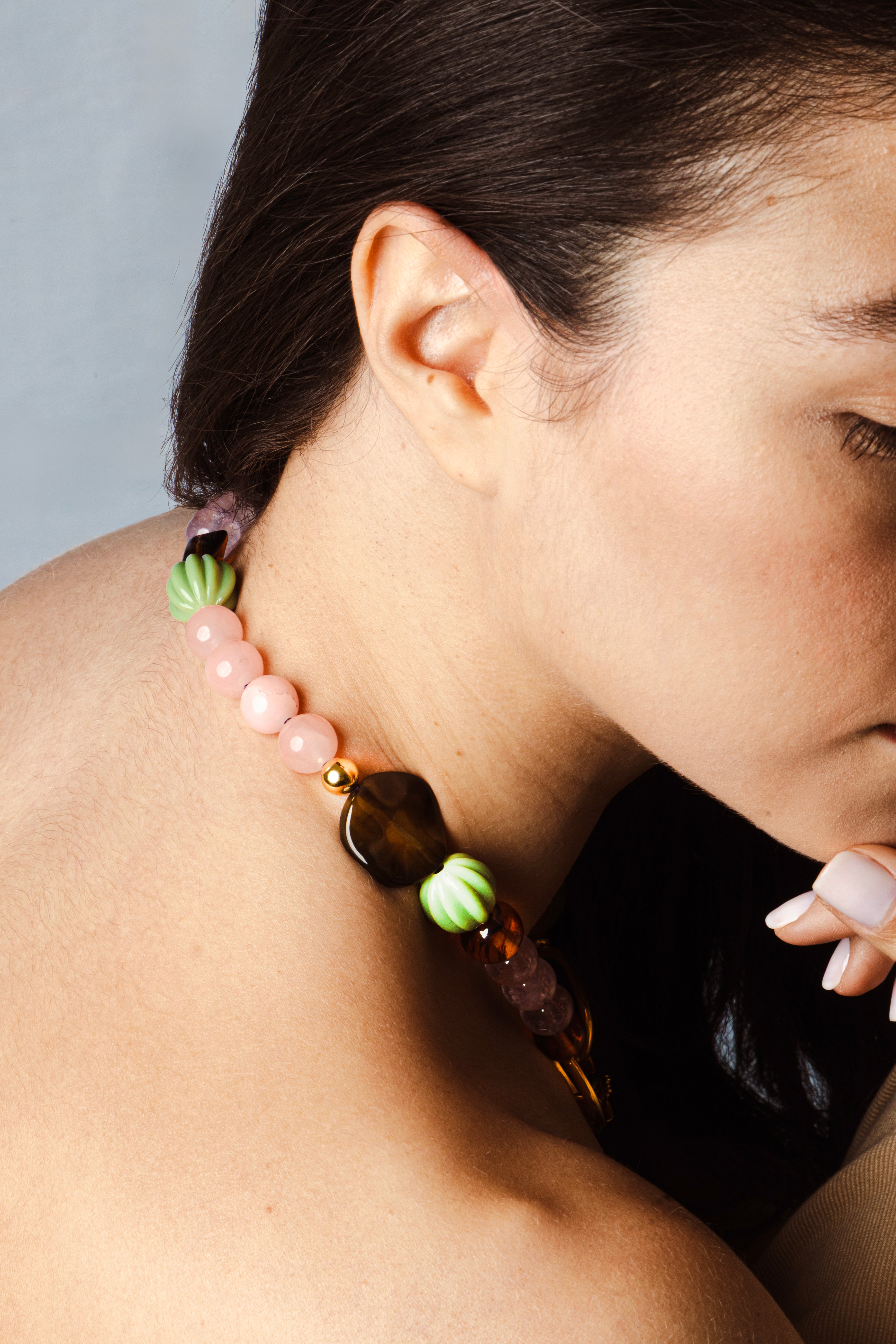 The pink bond necklace
